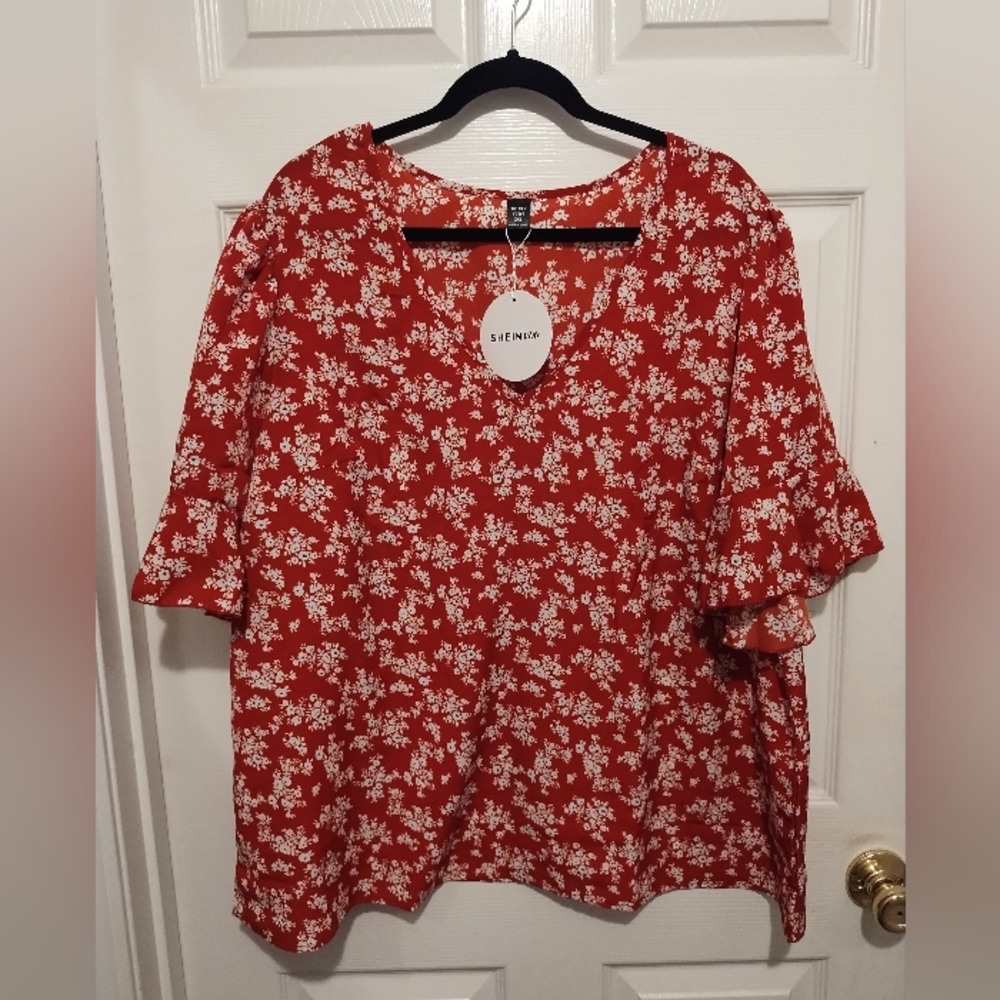 SHEIN VCAY Plus Size Women's Loose Floral Printed V-Neck Short Sleeve